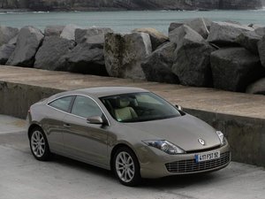 renault-laguna-coupe-2008-vid-sverkhu.jpg