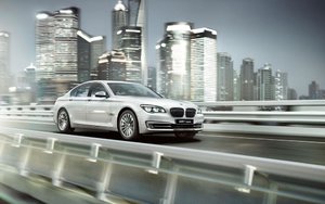 BMW-7-Series-Wallpaper-05-1920x1200.jpg