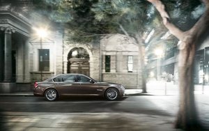 BMW-7-Series-Wallpaper-06-1920x1200.jpg