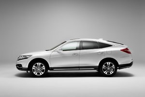 crosstour_exterior_03.jpg