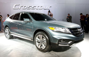 Imagen-frontal-del-Honda-Crosstour-2013.jpg