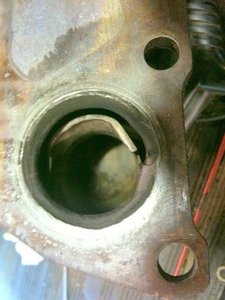 broken facelift exhaust manifold4.jpg