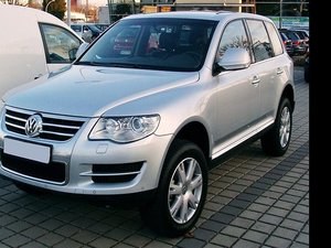 1623552_800px-VW_Touareg_front_20081215.jpg