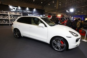 photo_1_sport_technic_porsche_cayenne_turbo_2_81797_original.jpg