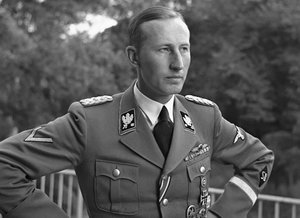 reinhard_heydrich_09_1941.438j5qoxsuasccsggk4w8sgg0.ejcuplo1l0oo0sk8c40s8osc4.th.jpeg