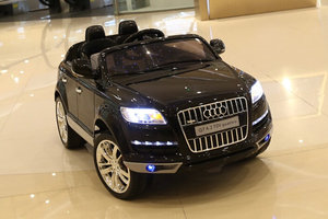 Audi Q7 black_10.jpg