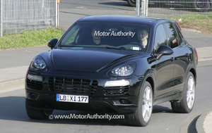 Porsche_next_gen_Cayenne_spy_MotorAuthority_001.jpg