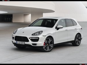 Porsche-Cayenne_Turbo_S_2013_www.spy-cars.com_wallpaper_004.jpg