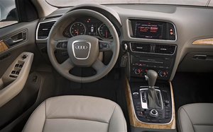 163_0907_43z+2009_audi_q5_3_2_quattro+cockpit.jpg