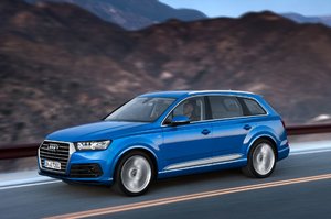 2018-Audi-Q7-Galaxy-Blue-Colors-Photos.jpg