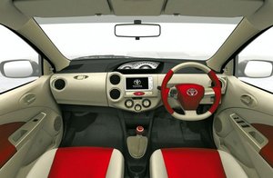 201001051802_toyota_etios_concept_images_003-575x376.jpg