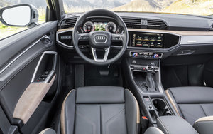 interior front Audi Q3 Quattro 2019.jpg