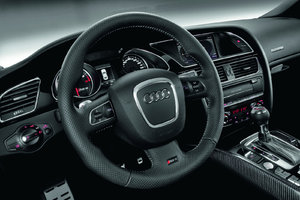 2011-Audi-RS5-Coupe-3.jpg