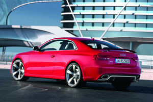 2011-Audi-RS5-Coupe-8.jpg