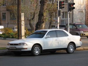 1990_Toyota_Camry_(Japanese_spec)_01.jpg