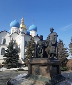 Памятник зодчим Казанского кремля.jpg