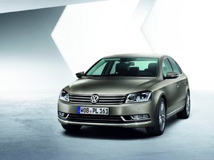 Volkswagen-Passat_2011_1600x1200_wallpaper_05.jpg