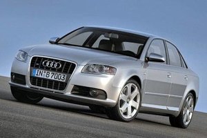 Audi_A4_S4_4.2_Quattro_2005.jpg