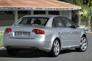 Audi  A4_S4_4.2_Quattro_2005.jpg