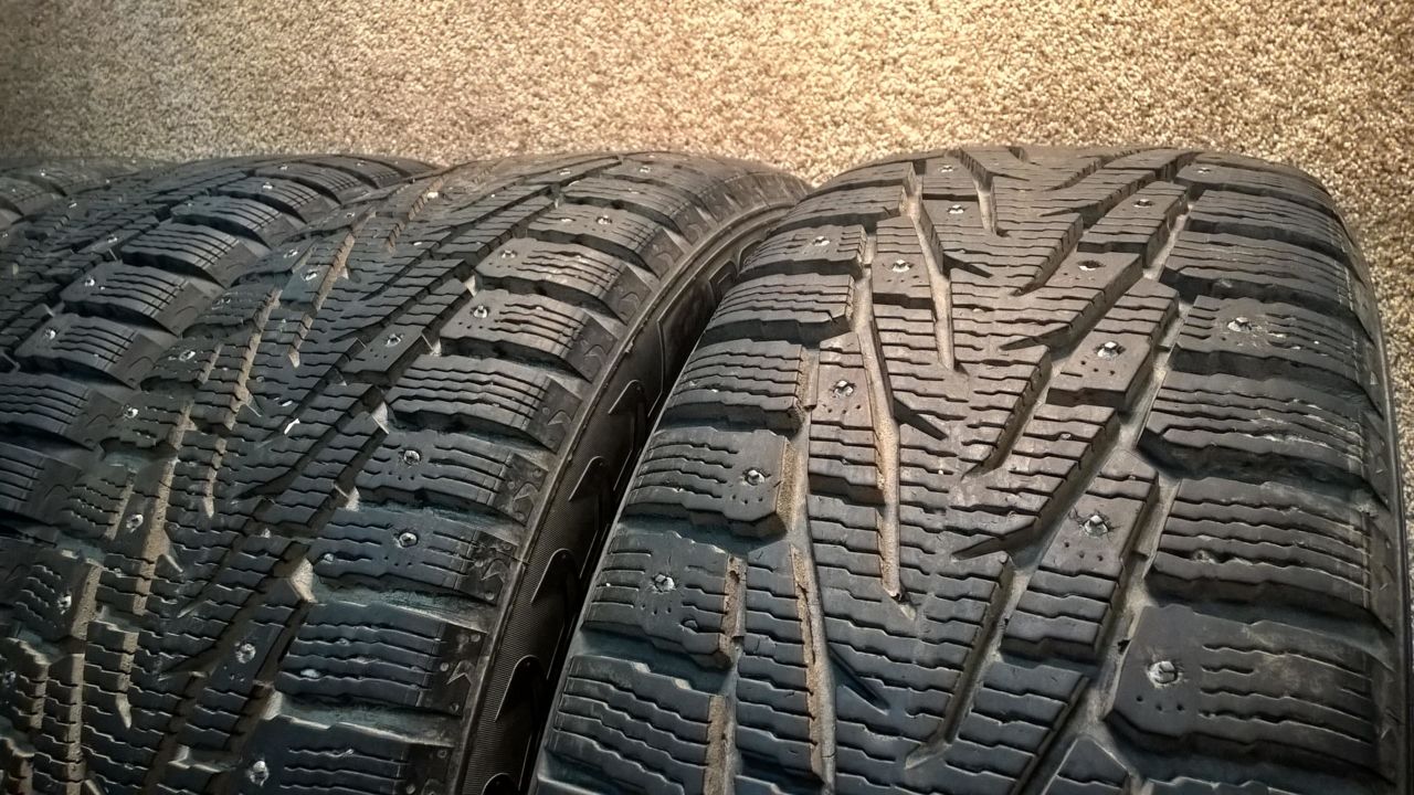 Резина зимняя 19. Nokian Hakkapeliitta r 235/55 r19. Nokian Hakkapeliitta 7 SUV 235/55 r19. 235/55 R19 Hakkapeliitta 7 SUV. Нокиан 235/55/19 зима шипы.