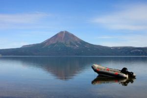 07 09 2008 5 50 54 Volcano boat right