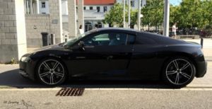 10686 1438537893 novyy audi r8 v10 okrasili v chernyy metallik