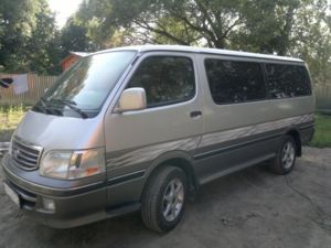 Toyota Hiace заднеприводный, а нужен был, как потом оказалось, для покатушек на даче 4х4