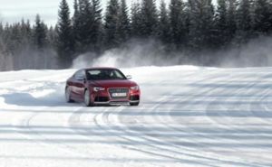 audi rs5 snow drifting11