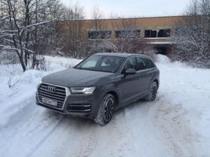 Audi q7 12.JPG.740x555 q85 box 0,0,1280,960 crop detail upscale