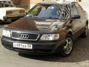 Модель: Audi
Год выпуска: 1996

Audi A6, 11.1996 г.в, (45-ый кузов). Из Германии в 2002 г.  Цвет тёмно-синий металлик. 2 комплекта литья: Audi 15» с зимней шип. резиной Nokian + почти новые Kozei 16» с летней резиной Pirelli. Комплектация: двигатель 2.